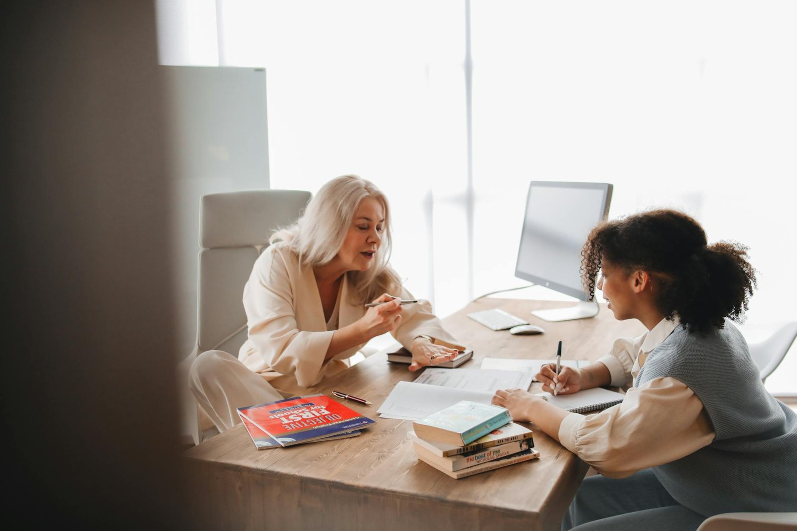How to Find the Best Home Tuition in Manimajra: A Parent's Guide 7 Tracking learning progress over four weeks – illustrated learning support in Manimajra